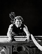 BURT LANCASTER in THE FLAME AND THE ARROW -1950-. Photograph by Album