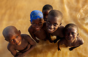 Children In The Niger River. Mali. Photograph by Gustavo Rodriguez Rodriguez
