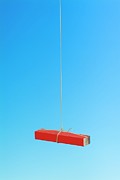 Free-hanging Magnet Photograph by Science Photo Library