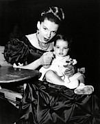LIZA MINNELLI and JUDY GARLAND in THE PIRATE -1948-. Photograph by Album