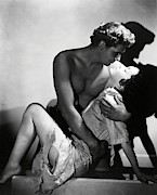 MAUREEN O'SULLIVAN and JOHNNY WEISSMULLER in TARZAN, THE APE MAN -1932-. Photograph by Album