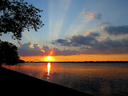 Sunset on the Delaware Photograph by Linda Stern