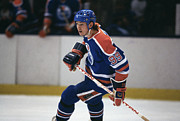 Wayne Gretzky In Hockey Action Photograph by Bettmann
