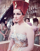 1960S Elizabeth Taylor As Cleopatra In The 1963... Photograph by Camerique