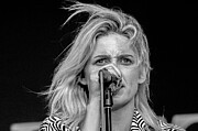 Emily Armstrong - Linkin Park - Dead Sara Live Performance EA01 Photograph by Dave Morgan