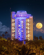Moon Over Pier 66 Photograph by Mark Andrew Thomas