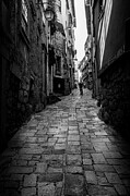 Narrow backstreet in Oporto, Portugal. Photograph by Stuart Chard Narrow backstreet in Oporto, Portugal. Photograph by Stuart Chard