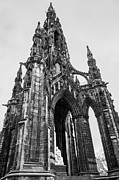 Scott Monument in monochrome. Photograph by Francisco Ruiz Navas