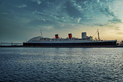 The Queen Mary At Dusk Photograph by Gene Parks