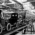 Ford Model T Assembly Line, 1920s Photograph by Science Source Ford Model T Assembly Line, 1920s Photograph by Science Source