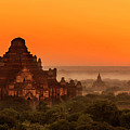 Sunrise view of dhammayangyi temple Photograph by Pradeep Raja Prints