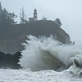 Crashing Waves by Yoshiki Nakamura