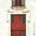 Plaza Vieja,Cuba by Leslie Struxness