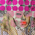 The golden boot and red lips by Gabi Hampe